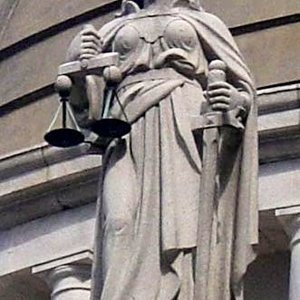 بانوی عدالت